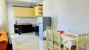 Departamento, 2 habitaciones, balcón, vista a la ciudad | Comedor