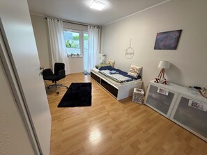 1 bedroom, desk, iron/ironing board, travel crib - Vacation apartment "Wolke13" lovingly furnished in Menden(Sauerland) (Menden (Sauerland))