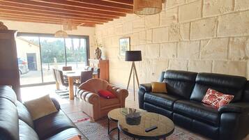 Smart-tv en een open haard