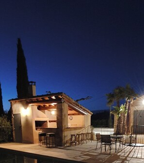 Outdoor dining - CalypSo Luxury Mas Madeleine in Provence (Arles)