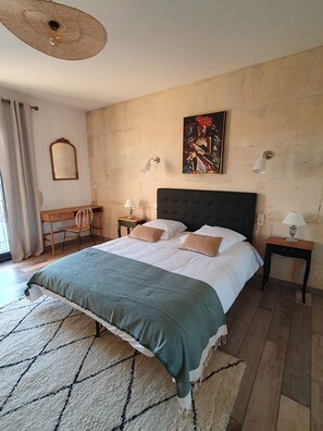 5 bedrooms, desk, iron/ironing board, travel crib - CalypSo Luxury Mas Madeleine in Provence (Arles)