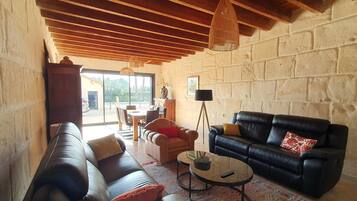 Smart-tv en een open haard