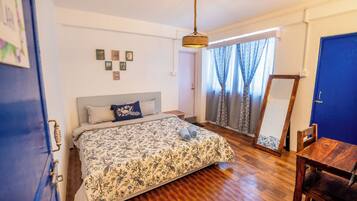 Habitación estándar doble, balcón, vistas a la montaña | Escritorio, espacio para trabajar con un portátil, wifi gratis