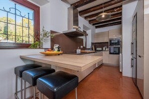 Mikrowelle, Ofen, Geschirrspüler, Toaster