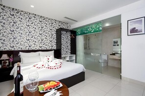 Studio Suite, City View | Premium bedding, minibar, desk, laptop workspace - Dung Nam Hotel (Da Nang)