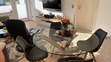 Family Condo, 2 Bedrooms, Garden View | In-room dining