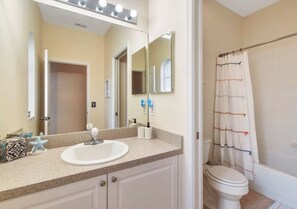 تجهيزات دش، مجففات شعر، مناشف، صابون