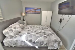 2 bedrooms, iron/ironing board, WiFi