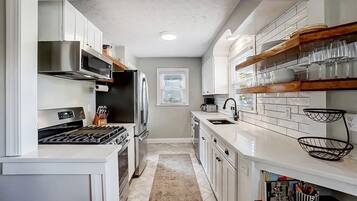 Fridge, microwave, oven, stovetop
