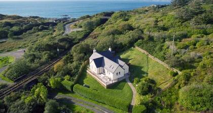 Mallaig Cottage - Harry Potter Steam Train Passes at bottom of Garden