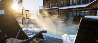 Ski-in Condo on Mountain Woodstove/Hot Tub Access
