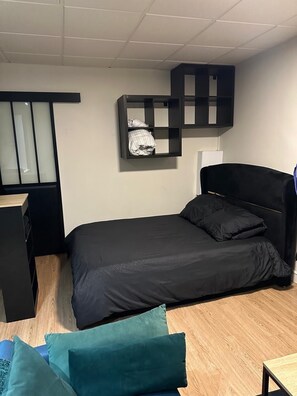 1 bedroom, iron/ironing board, WiFi, bed sheets