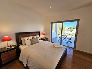 4 chambres, fer et planche à repasser, Wi-Fi, draps fournis