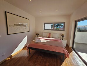 4 chambres, fer et planche à repasser, Wi-Fi, draps fournis