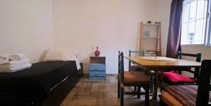 2 bedrooms, internet, bed sheets, wheelchair access