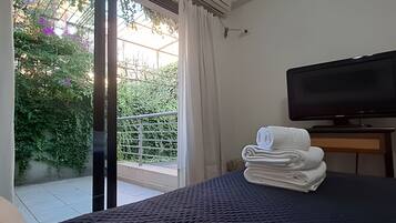 2 bedrooms, iron/ironing board, bed sheets