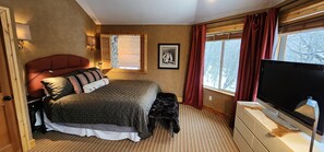 4 Schlafzimmer, Schreibtisch, Bügeleisen/Bügelbrett, kostenloses WLAN