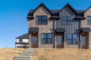 Exterior - The Brick House in Rogers (Rogers)