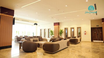 ฝ่ายต้อนรับ