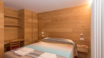 2 bedrooms, WiFi, bed sheets