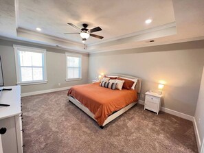 3 bedrooms, iron/ironing board, WiFi, bed sheets - Farmhouse 3BR/3.5B. 9 mi from Augusta National. (Grovetown)