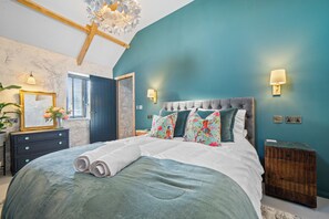 2 Schlafzimmer, Schreibtisch, Bügeleisen/Bügelbrett, WLAN