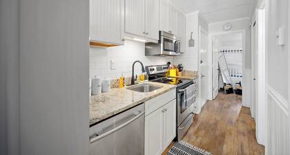 Cozy and modern 1-bedroom ocean block condo with private balcony
