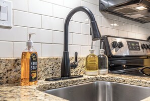 Fridge, microwave, oven, stovetop - Cozy and modern 1-bedroom ocean block condo with private balcony (Ocean City)