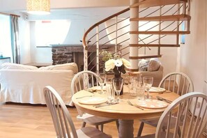 Dining - Cosy cottage in beautiful valley near the beach, pet friendly  (Saint Austell)