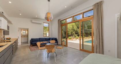 Secluded pool house retreat in Ojai