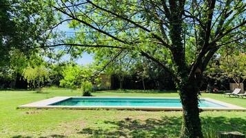 Een verwarmd zwembad