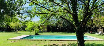 House with heated swimming pool and breathtaking views of the Luberon