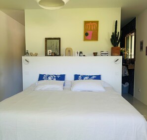 3 habitaciones, tabla de planchar con plancha, cuna de viaje y wifi 