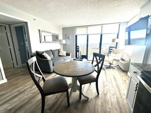 Fernseher, Tischtennisplatte