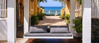 3-ensuite bedroom Beach House in Albion with a pool, a hammam and the beach