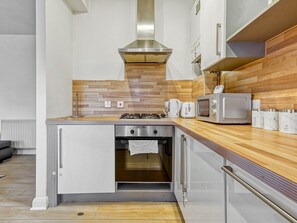 Kjøleskap, mikrobølgeovn, ovn og brødrister