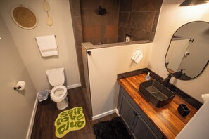 Shower, towels, soap, toilet paper - Cottage Nestled in Nature (Starkville)