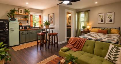 Cozy Starkville Cottage — 4 Peaceful Acres + Pet Friendly