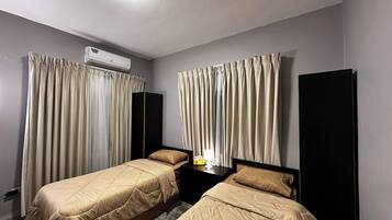 Basic Double or Twin Room, 1 Bedroom | In-room safe, blackout drapes, iron/ironing board, free WiFi