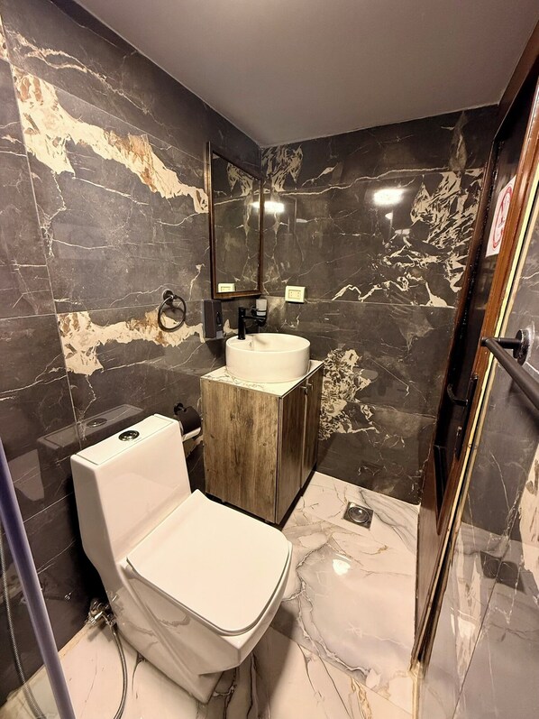 Chambre Double Luxe, vue ville | Salle de bain