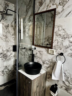 Chambre Triple Confort | Salle de bain