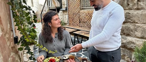 Tägliches inbegriffenes einheimisches Frühstück