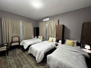 Comfort Triple Room | In-room safe, blackout drapes, iron/ironing board, free WiFi