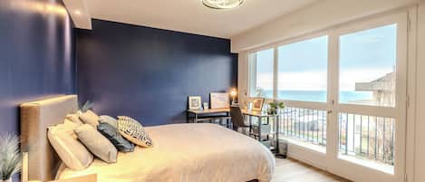 2 bedrooms, desk, iron/ironing board, WiFi