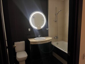 Towels, soap, toilet paper - Modern Apartment in the Heart of Marrakech - Just Steps from McDonald's (Marrakech)