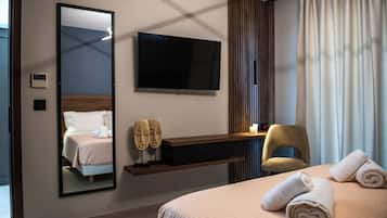 Laptop workspace, soundproofing, free WiFi, bed sheets