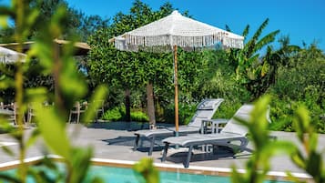 8 outdoor pools