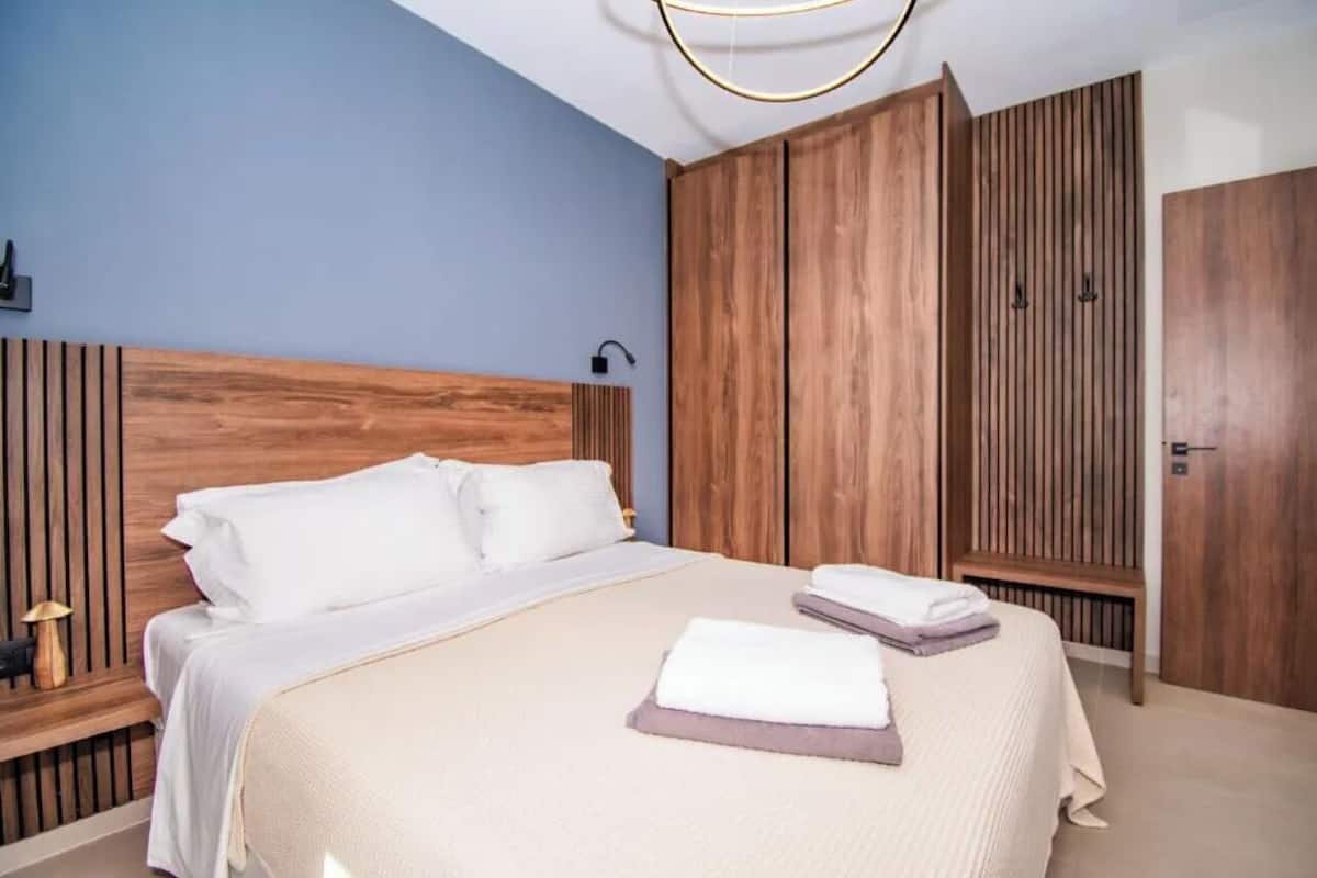 1 bedroom, laptop workspace, soundproofing, free WiFi
