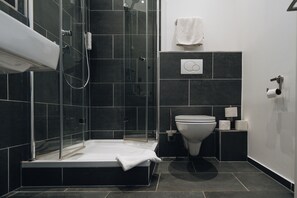 تجهيزات دش، مجففات شعر، مناشف، صابون