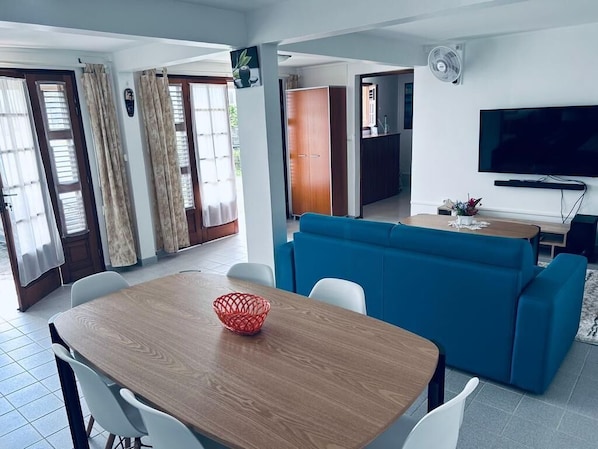 Dining - Bas de villa confort (Petit-Bourg)